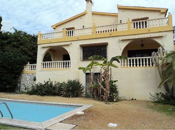 Foto 1 de Chalet en venta en Torremuelle de 4 habitaciones con terraza y piscina