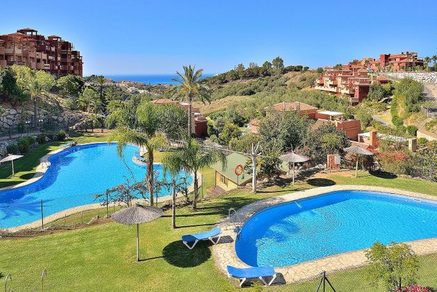 Foto 1 de Venta de piso en Cabo Pino - Reserva de Marbella de 2 habitaciones con terraza y piscina