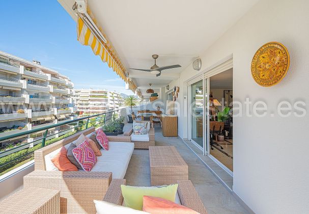 Foto 2 de Venta de ático en Guadalmina de 4 habitaciones con terraza y piscina
