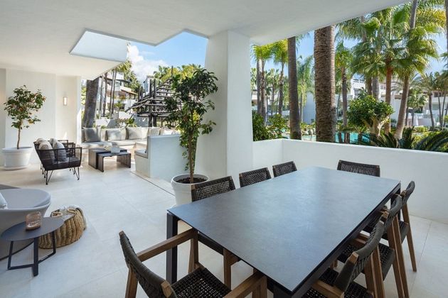 Foto 1 de Pis en venda a Lomas de Marbella Club - Puente Romano de 3 habitacions amb terrassa i piscina