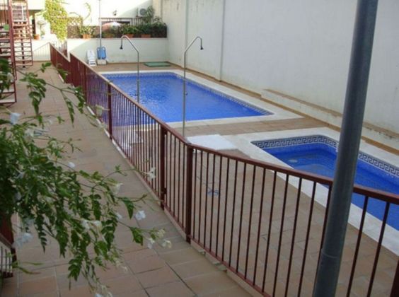 Foto 2 de Pis en venda a Casco Antiguo de 2 habitacions amb terrassa i piscina
