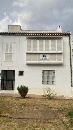 Foto 1 de Venta de casa en avenida Virgen de Flores de 6 habitaciones con balcón y aire acondicionado