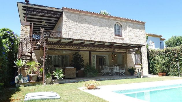 Foto 1 de Chalet en alquiler en Nueva Andalucía centro de 4 habitaciones con terraza y piscina