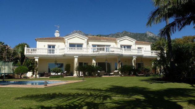 Foto 1 de Xalet en lloguer a Sierra Blanca de 6 habitacions amb terrassa i piscina