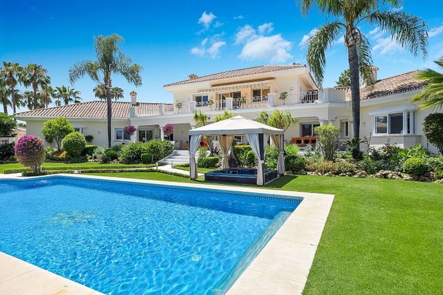 Foto 1 de Xalet en venda a Los Naranjos - Las Brisas de 6 habitacions amb terrassa i piscina