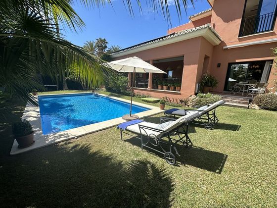 Foto 2 de Alquiler de chalet en Lomas de Marbella Club - Puente Romano de 5 habitaciones con terraza y piscina