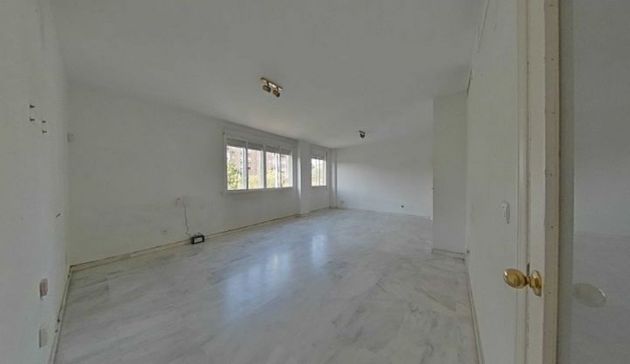 Foto 2 de Piso en venta en El Porvenir de 4 habitaciones con aire acondicionado y calefacción