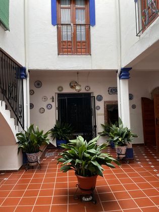 Foto 2 de Casa adosada en venta en calle Concepción de 9 habitaciones con terraza y balcón