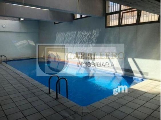 Foto 2 de Pis en venda a Juan Carlos I de 2 habitacions amb piscina i garatge