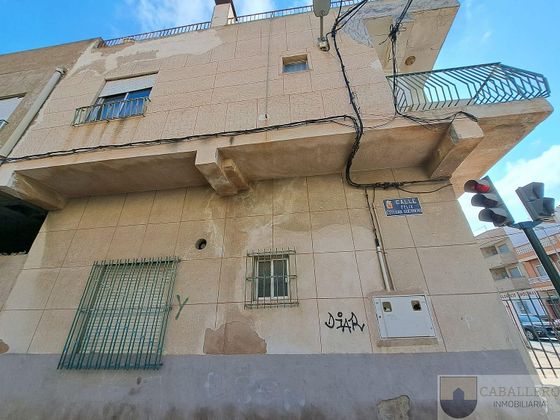 Foto 1 de Casa en venda a Juan de Borbón - La Flota de 5 habitacions amb terrassa i balcó