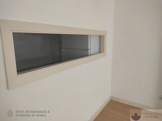 Foto 2 de Alquiler de piso en Centro - Murcia de 1 habitación con muebles y aire acondicionado