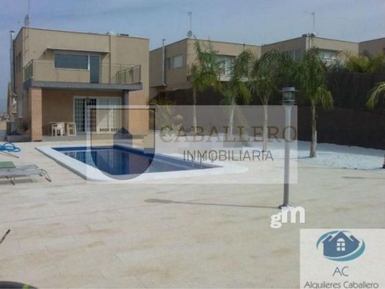 Foto 1 de Casa en venta en La Alcayna de 4 habitaciones con terraza y piscina