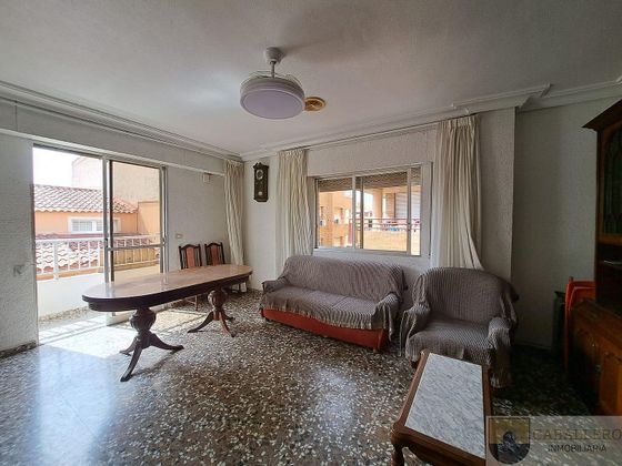Foto 2 de Pis en lloguer a La Ñora de 4 habitacions amb mobles i balcó