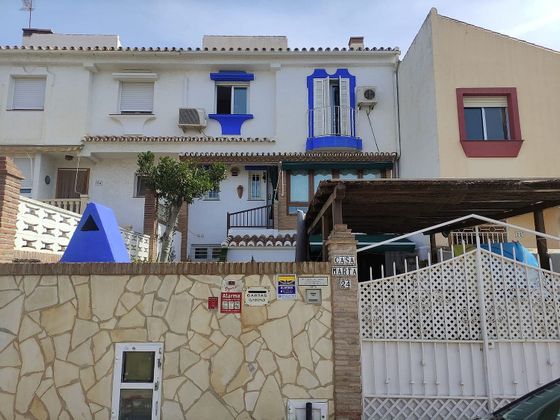 Foto 2 de Casa adossada en venda a calle Ruta de Moscatel de 3 habitacions amb terrassa i piscina