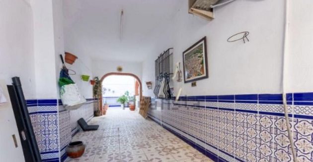 Foto 2 de Casa en venta en Riba-roja de Túria de 4 habitaciones con terraza y garaje