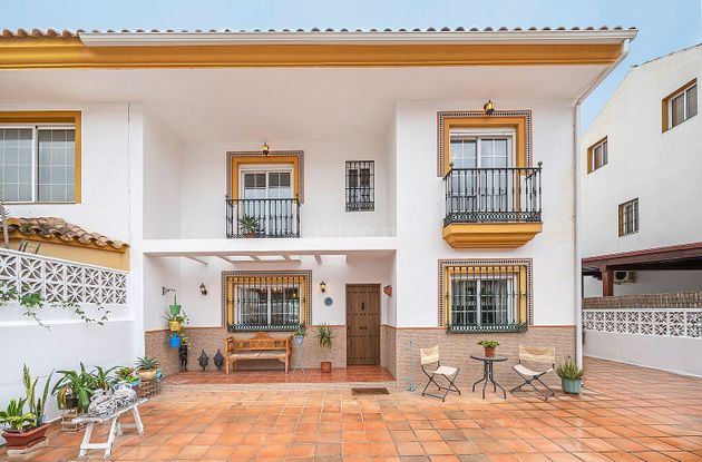 Foto 1 de Casa adossada en venda a calle Acebuche de 5 habitacions amb terrassa i balcó