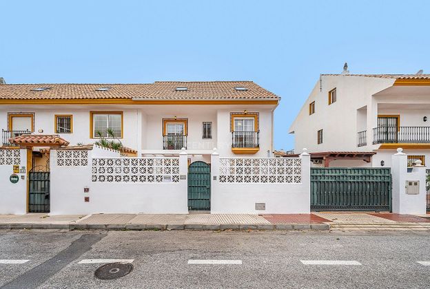 Foto 2 de Casa adossada en venda a calle Acebuche de 5 habitacions amb terrassa i balcó