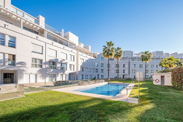 Foto 2 de Alquiler de piso en calle Alcalá D de 2 habitaciones con terraza y piscina