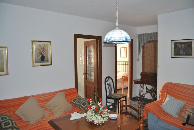 Foto 2 de Casa adossada en venda a calle Sevilla de 6 habitacions amb terrassa i garatge