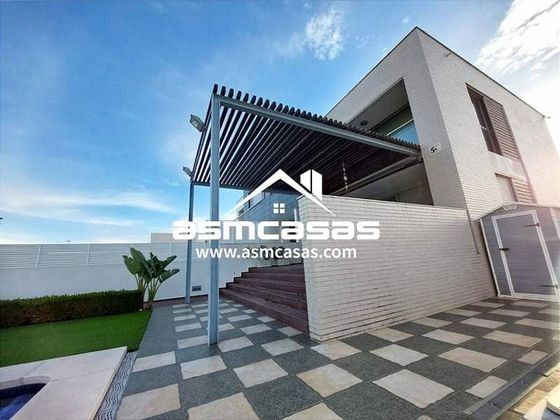 Foto 2 de Casa en venta en Parque Sensal de 4 habitaciones con terraza y piscina