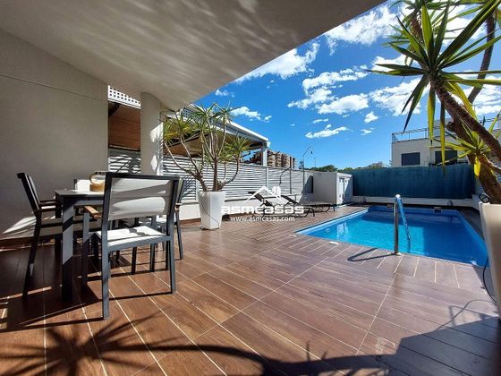 Foto 1 de Casa adossada en venda a Curva - Heliópolis de 4 habitacions amb terrassa i piscina