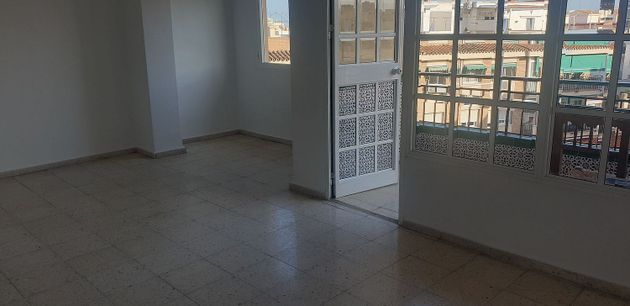 Foto 1 de Piso en alquiler en Perchel Norte - La Trinidad de 3 habitaciones con terraza y ascensor