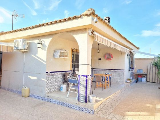 Foto 2 de Xalet en venda a San Pedro del Pinatar de 3 habitacions amb garatge i jardí