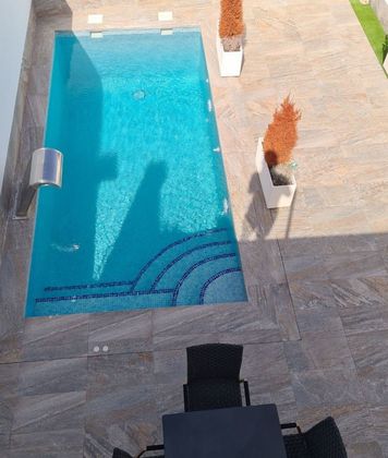 Foto 2 de Casa en venta en Avileses de 3 habitaciones con piscina y jardín