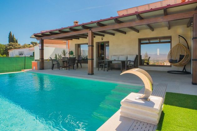 Foto 1 de Xalet en venda a Manantiales - Lagar - Cortijo de 5 habitacions amb terrassa i piscina