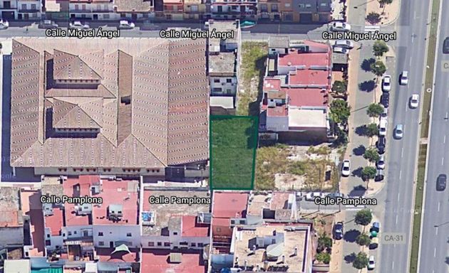 Foto 2 de Venta de terreno en calle Pamplona de 258 m²