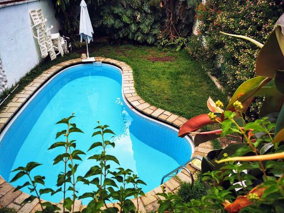 Foto 2 de Pis en venda a calle Santa Marina de 7 habitacions amb terrassa i piscina
