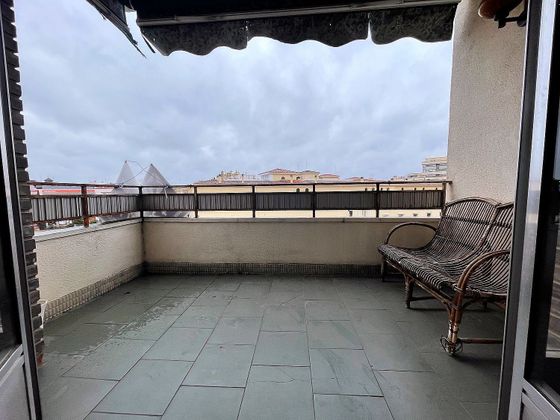 Foto 2 de Pis en venda a plaza Minayo de 5 habitacions amb terrassa i balcó