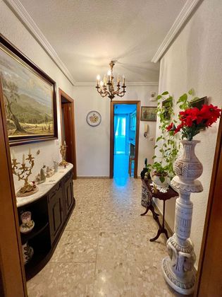Foto 2 de Piso en venta en Santa Marina - La Paz de 4 habitaciones con terraza y garaje