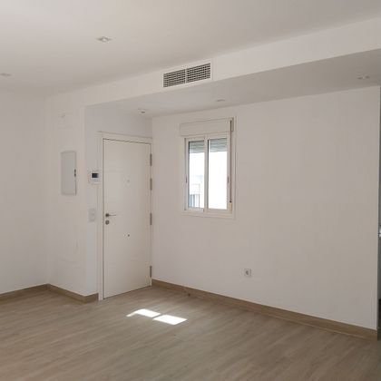 Foto 2 de Alquiler de piso en calle Juan del Castillo de 2 habitaciones con aire acondicionado y calefacción