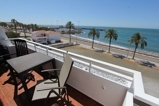 Foto 2 de Alquiler de piso en Torre del Mar de 2 habitaciones con terraza y piscina