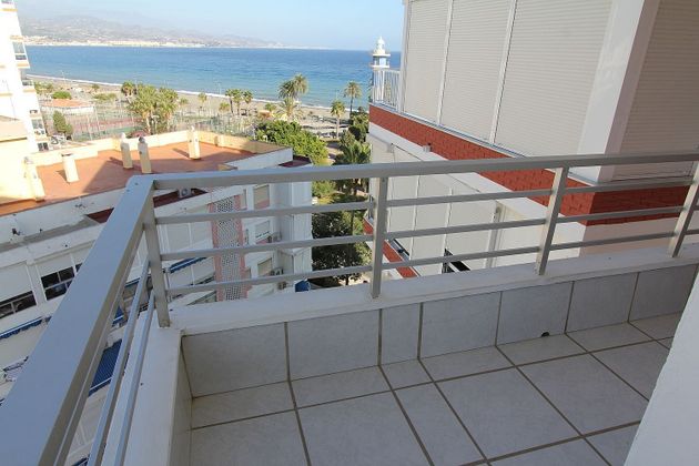 Foto 1 de Alquiler de piso en Poniente-Faro de 2 habitaciones con terraza y piscina
