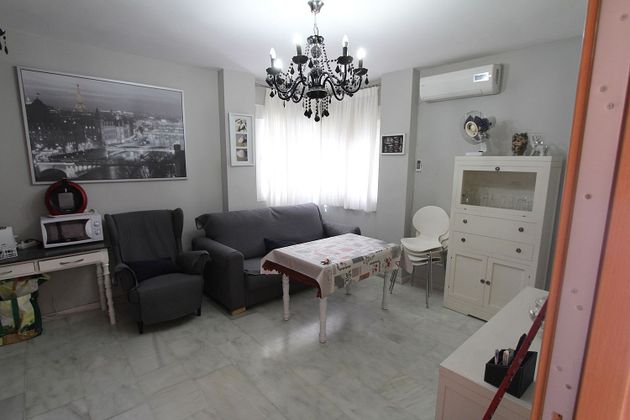 Foto 2 de Piso en alquiler en Paseo Marítimo de Levante de 1 habitación con muebles y aire acondicionado