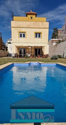 Foto 1 de Chalet en venta en Dílar de 5 habitaciones con terraza y piscina