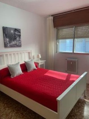 Foto 2 de Pis en lloguer a calle José Recuerda de 4 habitacions amb terrassa i mobles