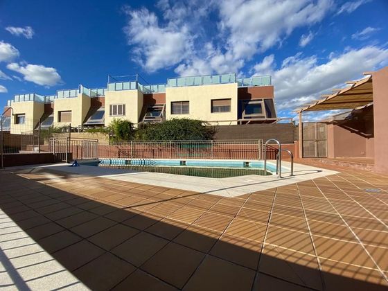 Foto 2 de Casa en venda a Jun de 4 habitacions amb terrassa i piscina