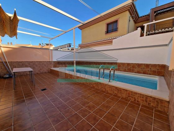 Foto 2 de Casa adosada en venta en calle Méjico de 4 habitaciones con terraza y piscina