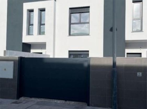 Foto 1 de Casa en venda a Cúllar Vega de 3 habitacions amb terrassa i piscina