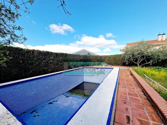 Foto 2 de Xalet en venda a calle Loma Linda de 4 habitacions amb terrassa i piscina