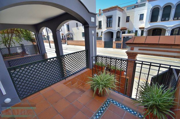 Foto 2 de Casa en venda a calle Aristóteles de 5 habitacions amb terrassa i garatge