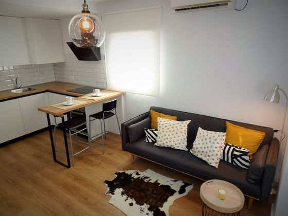 Foto 1 de Alquiler de piso en calle Isaac Albeniz de 1 habitación con muebles y aire acondicionado