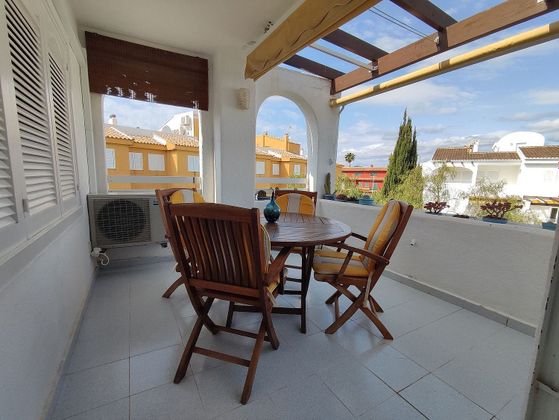 Foto 1 de Alquiler de ático en avenida Mediterraneo de 2 habitaciones con terraza y piscina