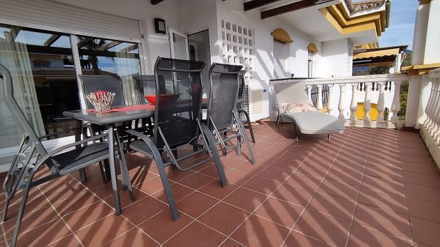 Foto 1 de Alquiler de piso en calle La Dama de Noche de 2 habitaciones con terraza y piscina