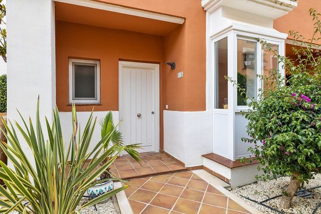 Foto 2 de Casa adossada en lloguer a Los Monteros - Bahía de Marbella de 3 habitacions amb terrassa i piscina