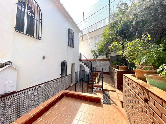 Foto 2 de Casa adossada en venda a plaza De Andalucia de 5 habitacions amb terrassa i piscina