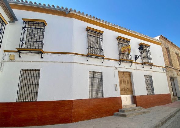 Foto 1 de Casa adosada en venta en calle Virgen del Rosario de 4 habitaciones con terraza y jardín